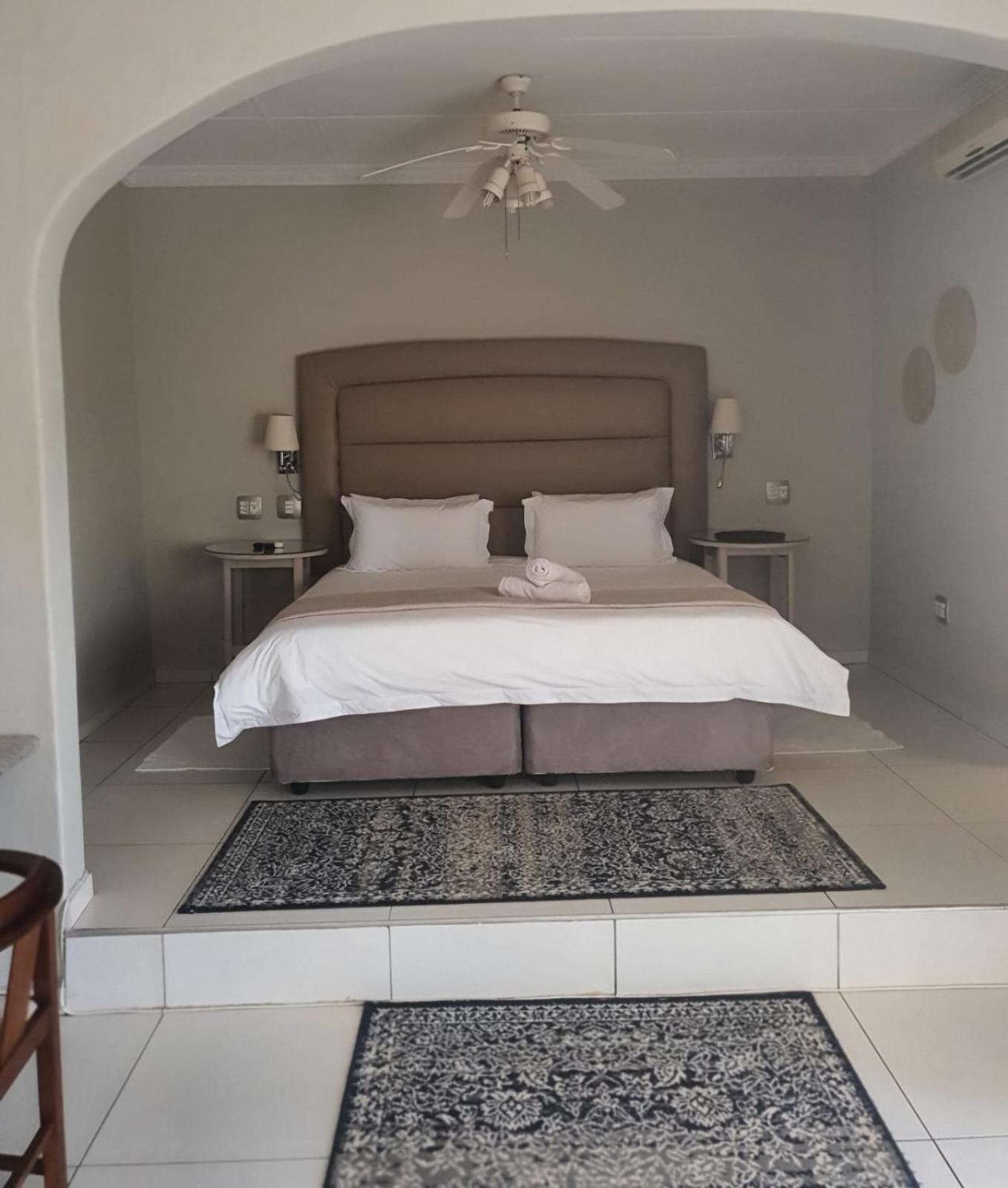 Pecan Farm Guesthouse หลุยส์ทริคาร์ดท์ ภายนอก รูปภาพ