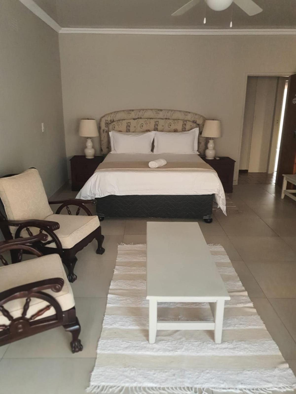 Pecan Farm Guesthouse หลุยส์ทริคาร์ดท์ ภายนอก รูปภาพ