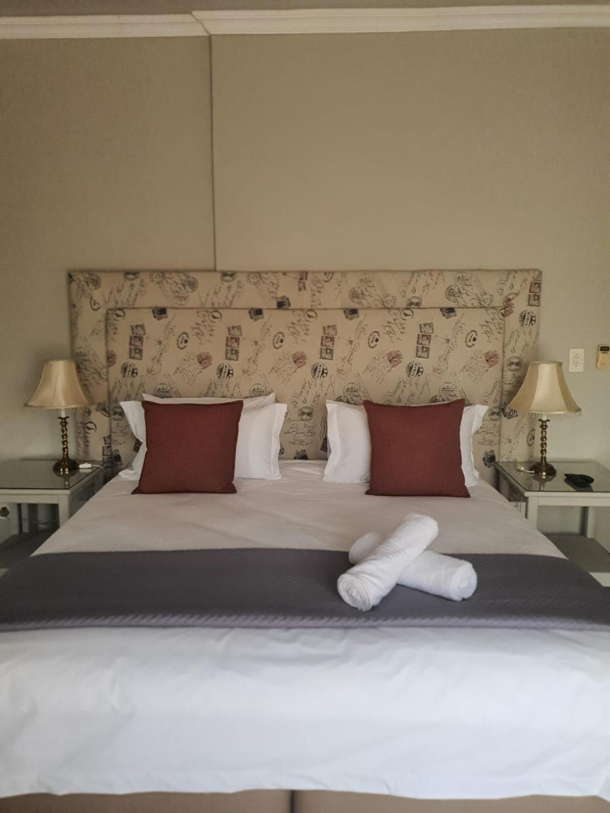 Pecan Farm Guesthouse หลุยส์ทริคาร์ดท์ ภายนอก รูปภาพ