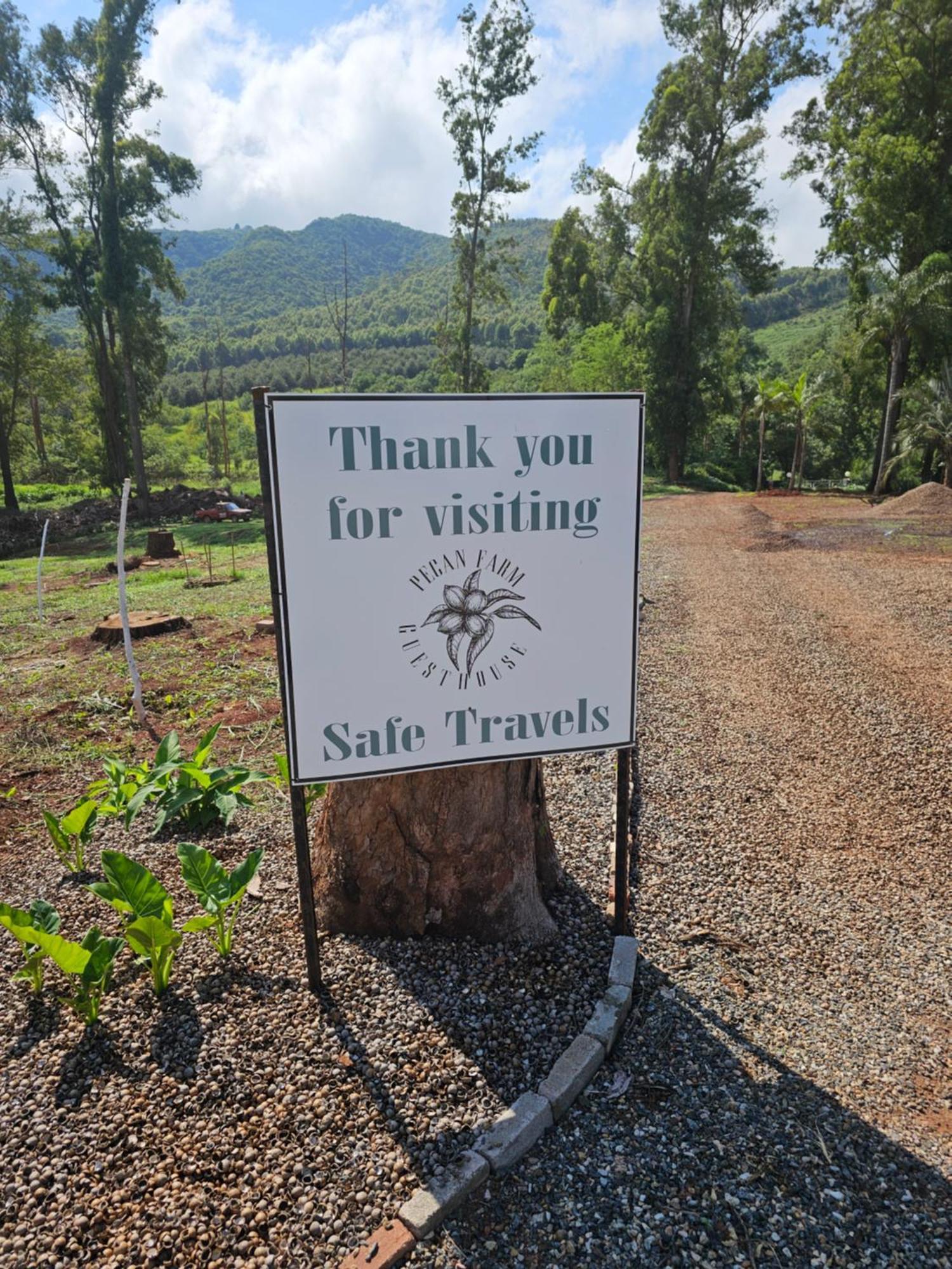 Pecan Farm Guesthouse หลุยส์ทริคาร์ดท์ ภายนอก รูปภาพ
