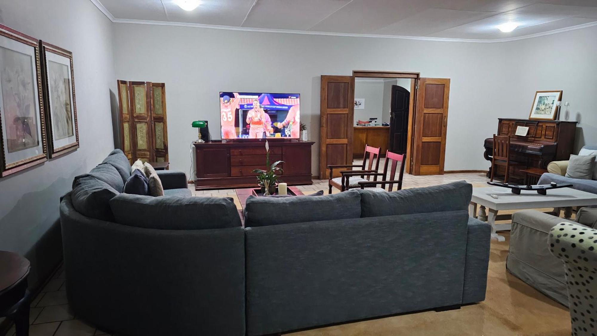 Pecan Farm Guesthouse หลุยส์ทริคาร์ดท์ ภายนอก รูปภาพ