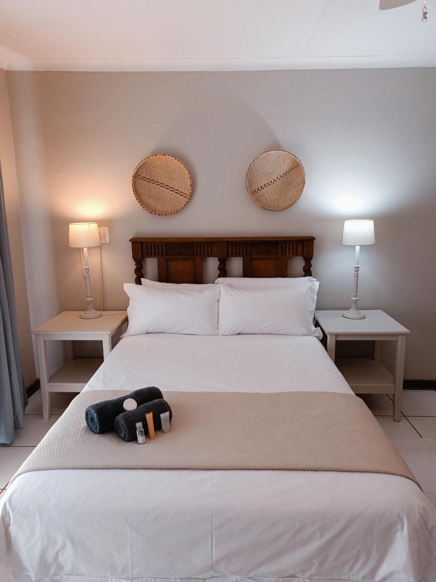 Pecan Farm Guesthouse หลุยส์ทริคาร์ดท์ ภายนอก รูปภาพ
