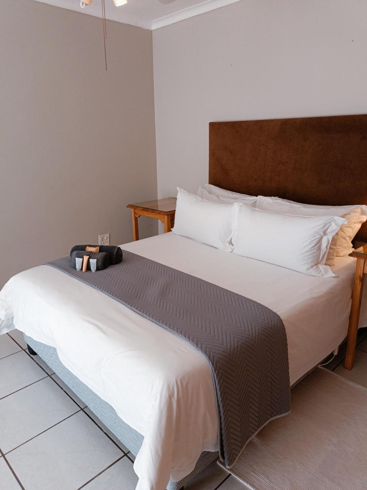 Pecan Farm Guesthouse หลุยส์ทริคาร์ดท์ ภายนอก รูปภาพ