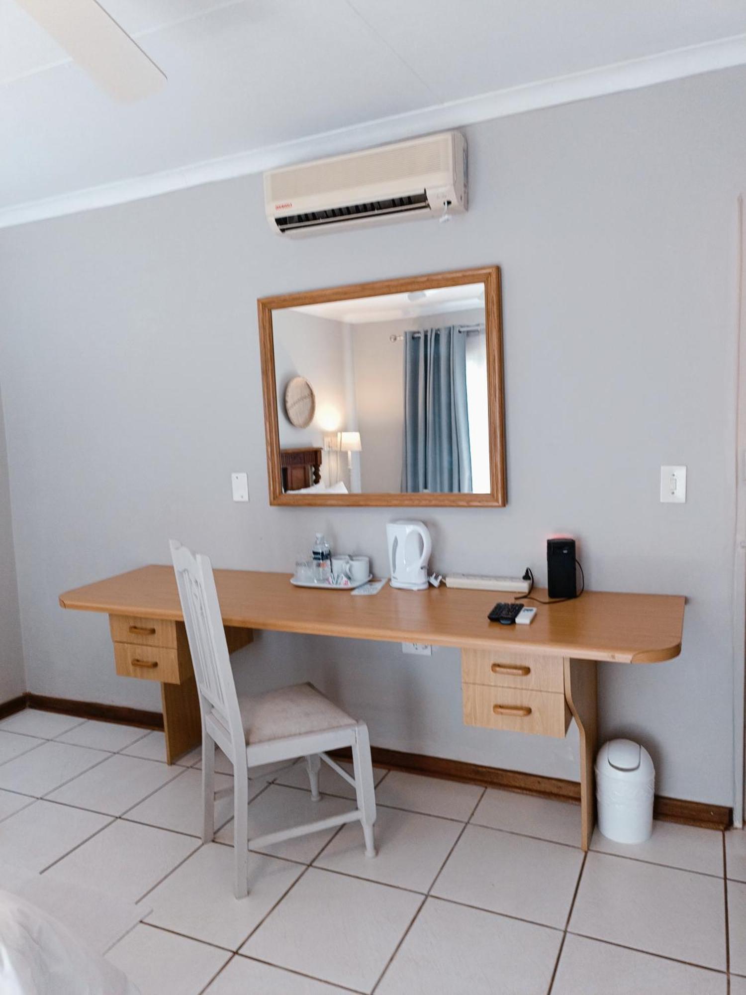 Pecan Farm Guesthouse หลุยส์ทริคาร์ดท์ ภายนอก รูปภาพ