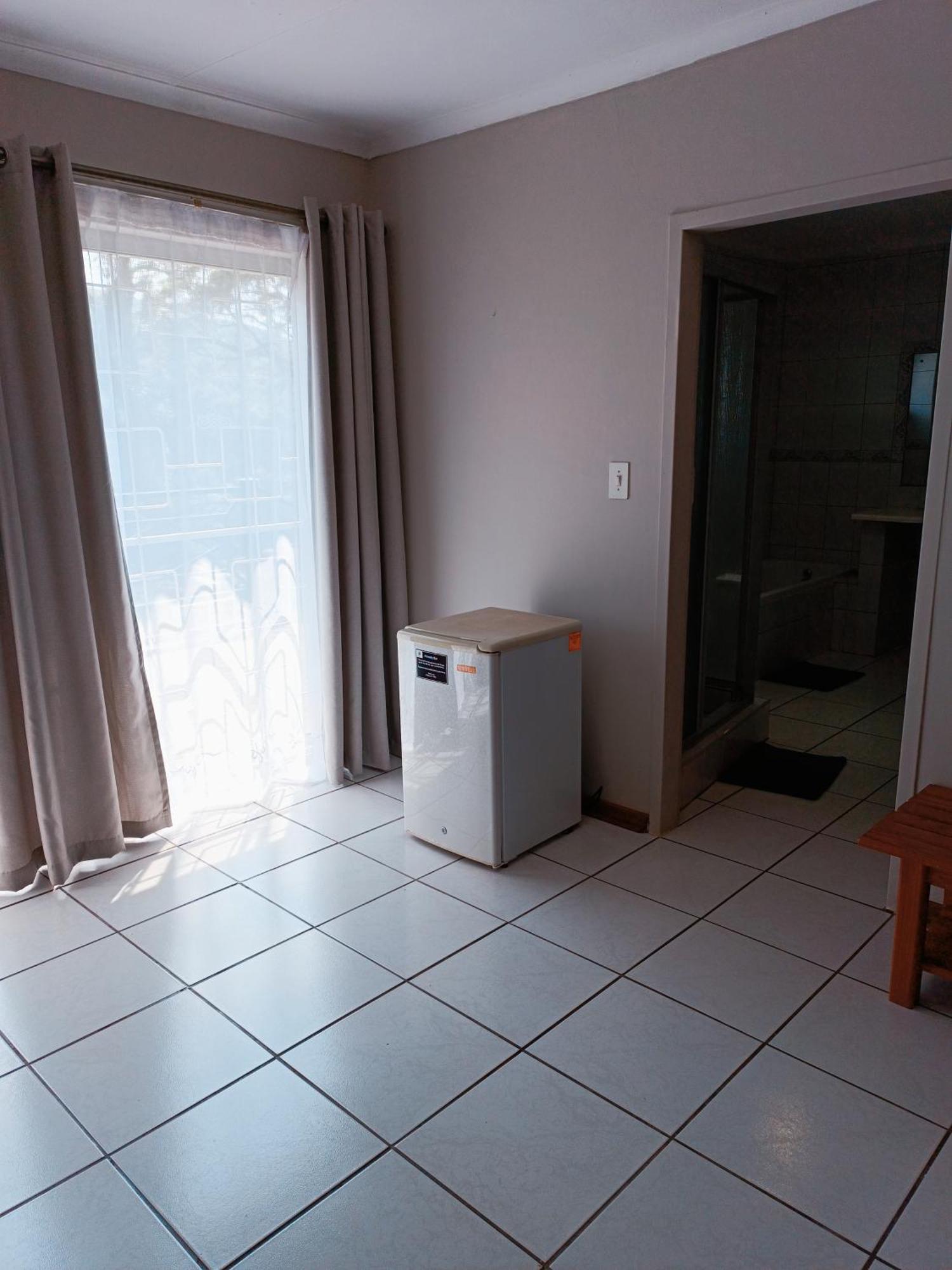 Pecan Farm Guesthouse หลุยส์ทริคาร์ดท์ ภายนอก รูปภาพ