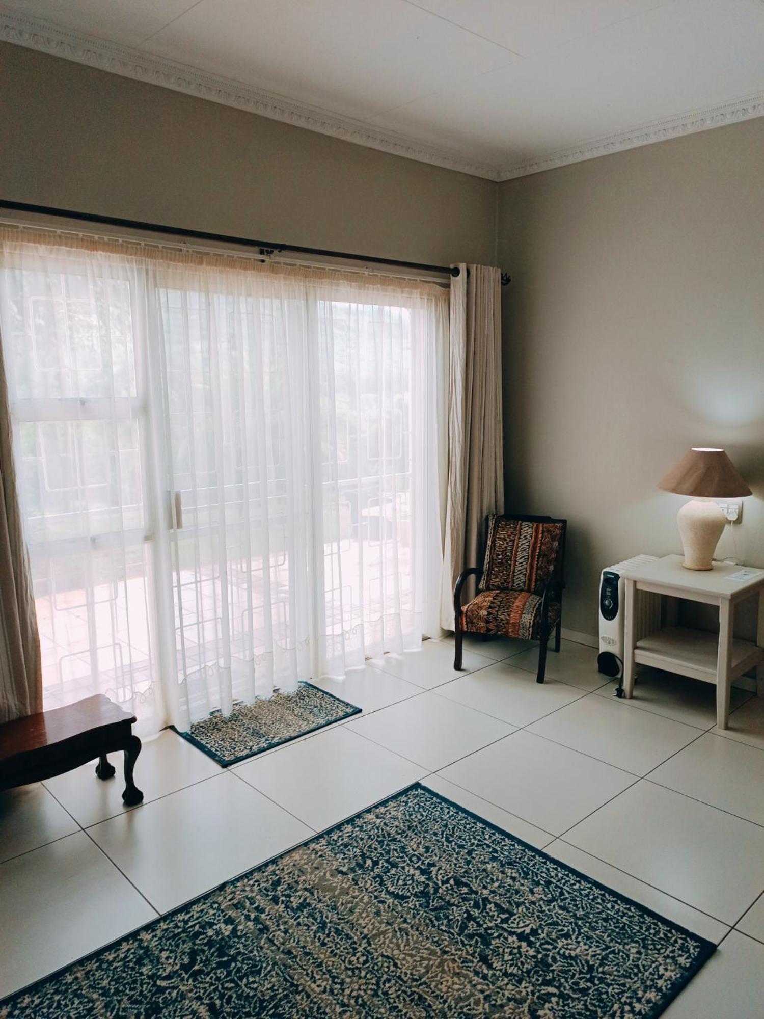 Pecan Farm Guesthouse หลุยส์ทริคาร์ดท์ ภายนอก รูปภาพ