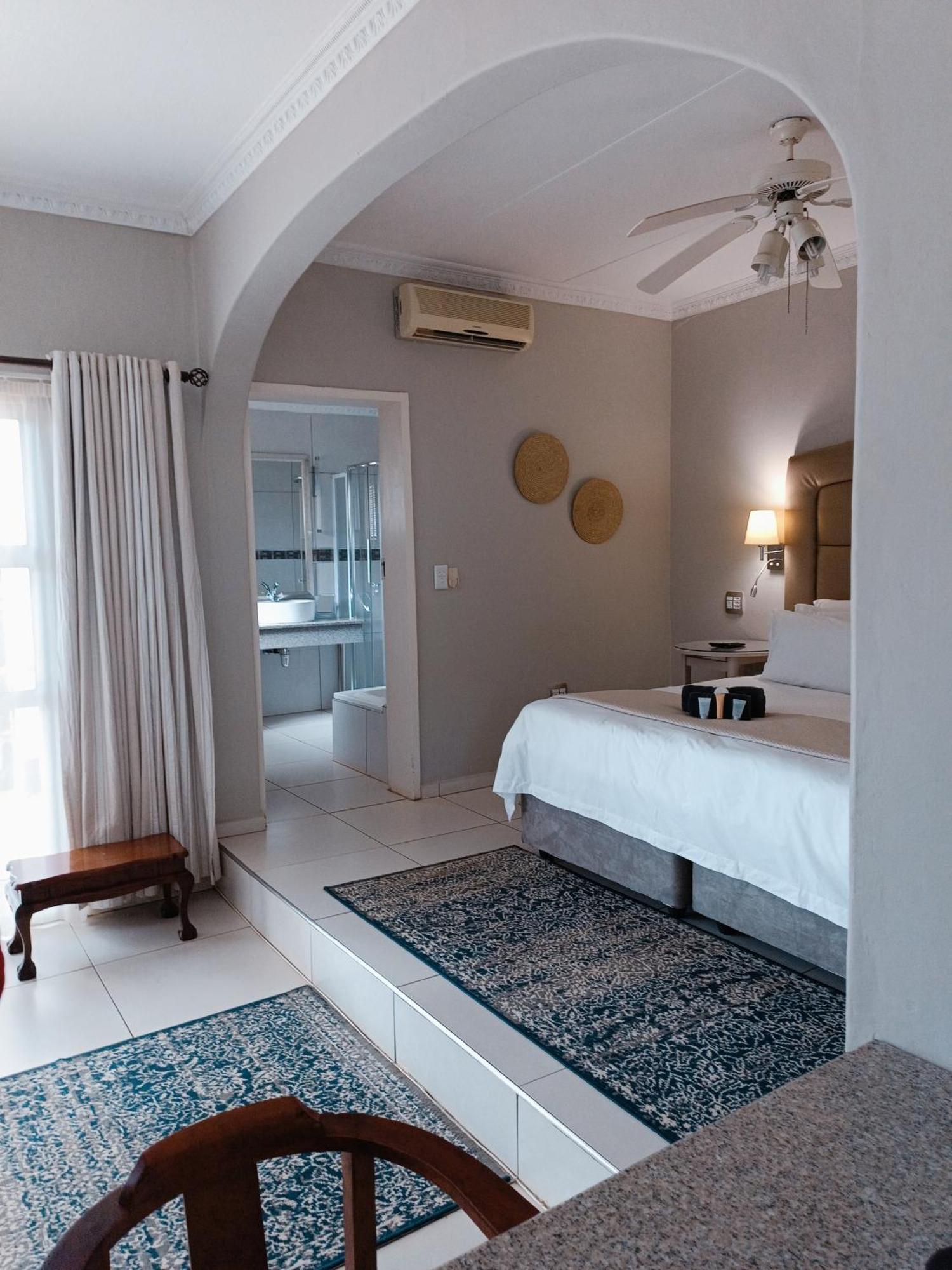 Pecan Farm Guesthouse หลุยส์ทริคาร์ดท์ ภายนอก รูปภาพ
