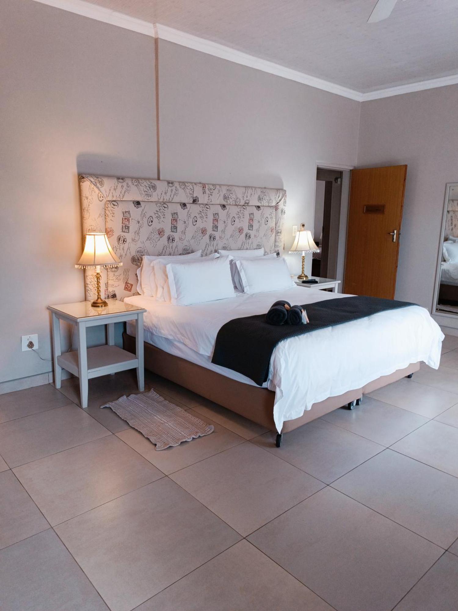 Pecan Farm Guesthouse หลุยส์ทริคาร์ดท์ ภายนอก รูปภาพ
