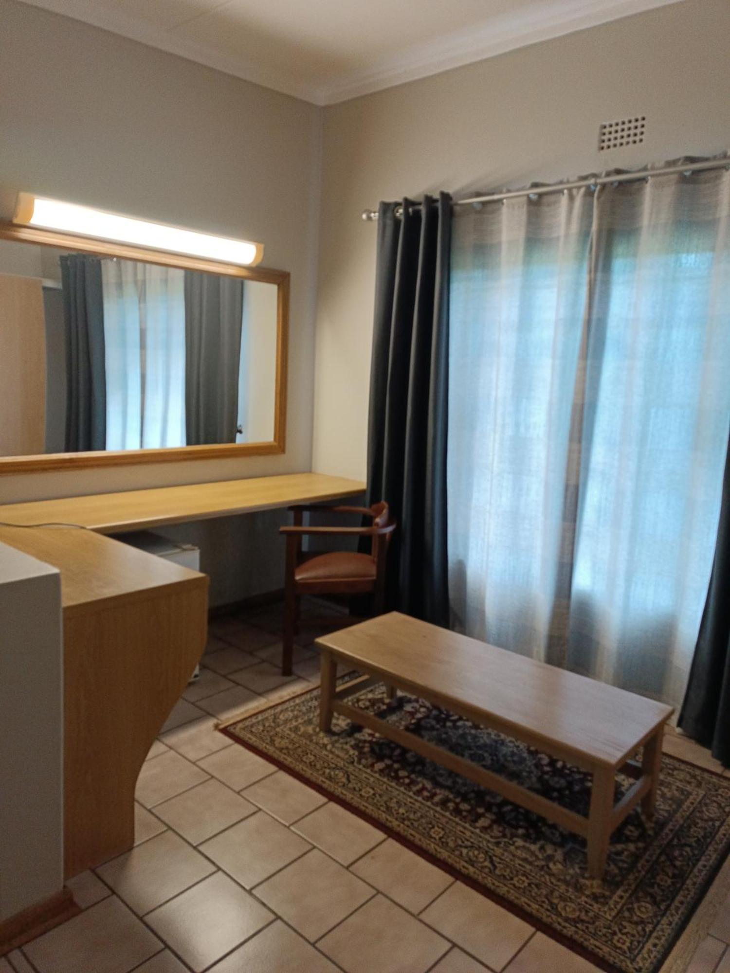 Pecan Farm Guesthouse หลุยส์ทริคาร์ดท์ ภายนอก รูปภาพ