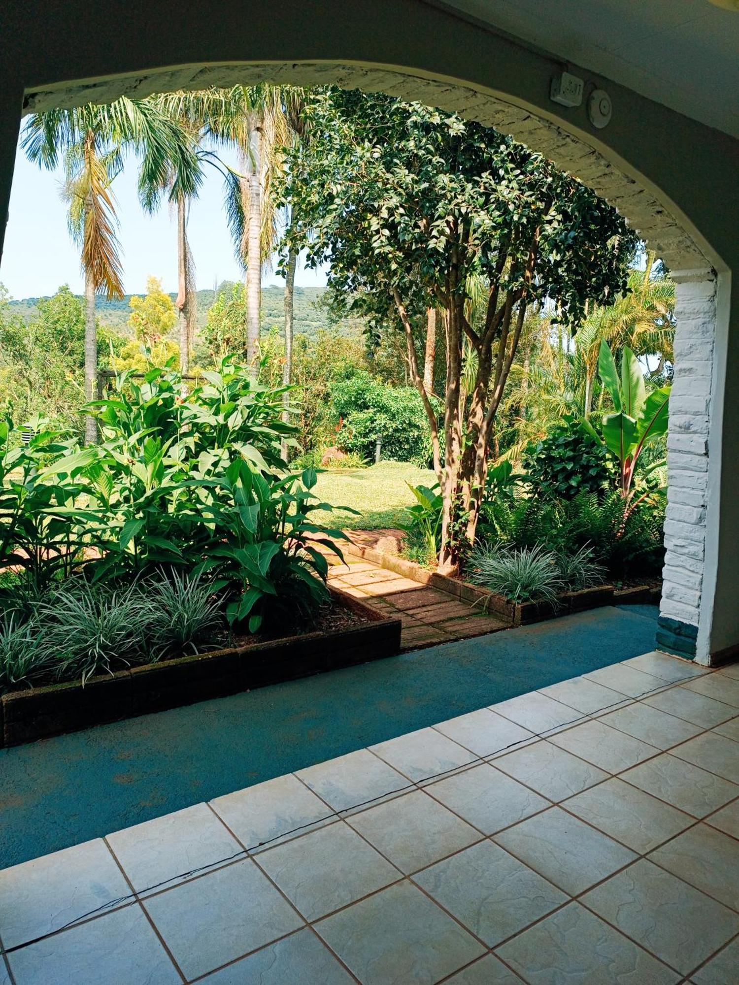 Pecan Farm Guesthouse หลุยส์ทริคาร์ดท์ ภายนอก รูปภาพ