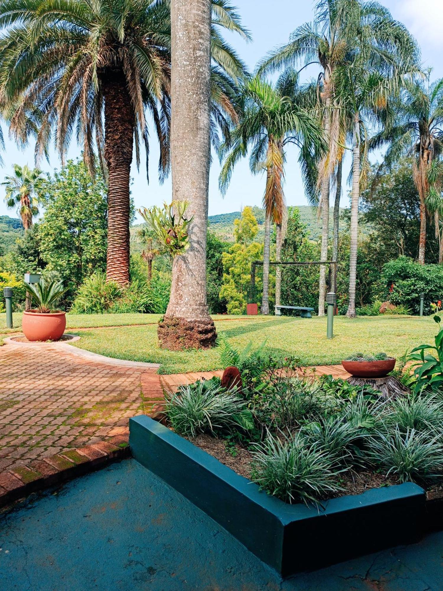 Pecan Farm Guesthouse หลุยส์ทริคาร์ดท์ ภายนอก รูปภาพ